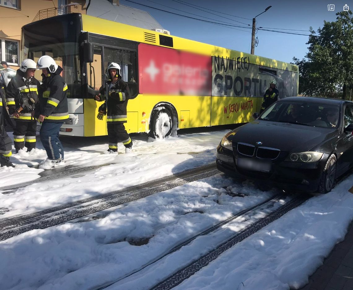 Pożar autobusu na trasie do Raniżowa. Akcja strażaków