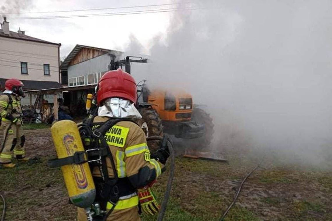 Pożar ciągnika rolniczego w Nowej Wsi [FOTO]