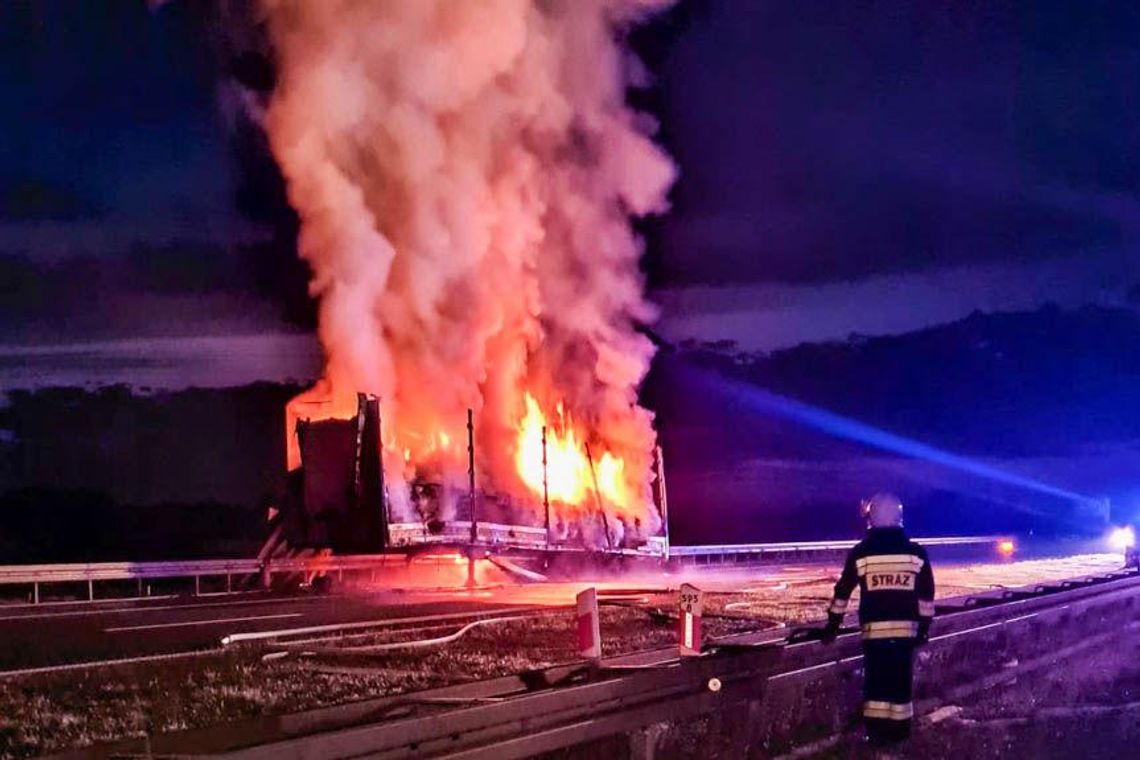 Pożar naczepy samochodu na autostradzie A4 [FOTO]