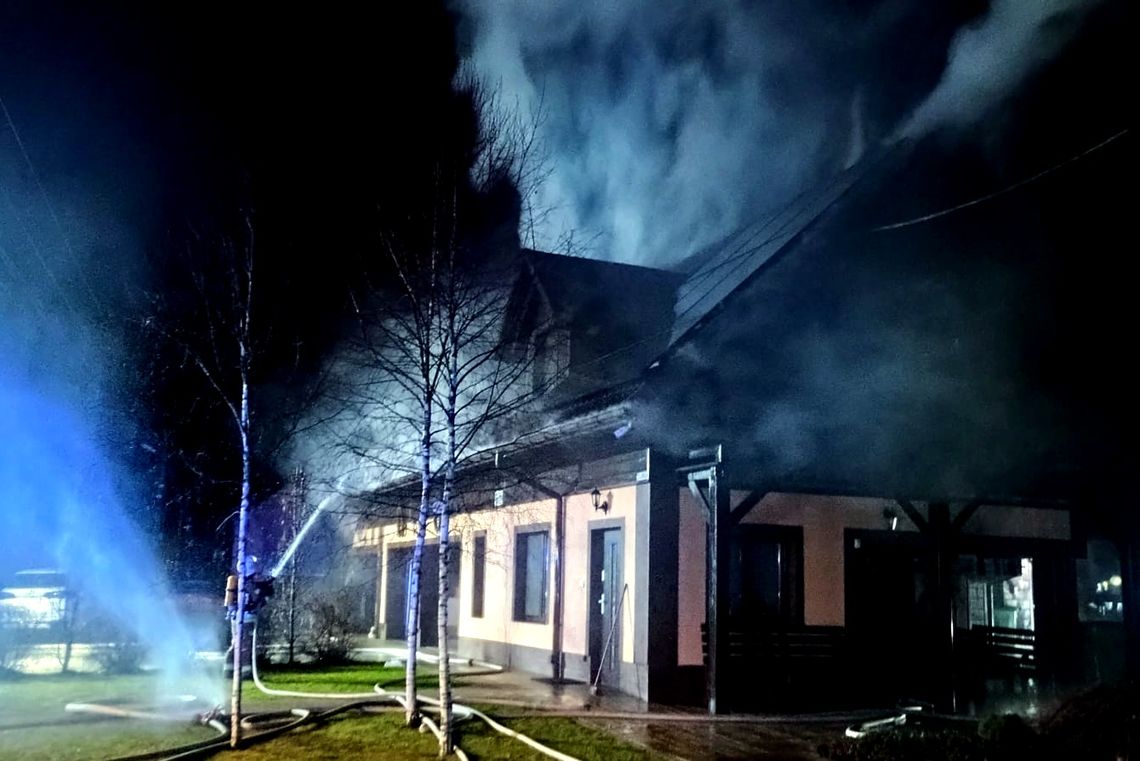 Pożar pensjonatu w Łętowni pod Strzyżowem. Dramatyczna walka z czasem [FOTO]