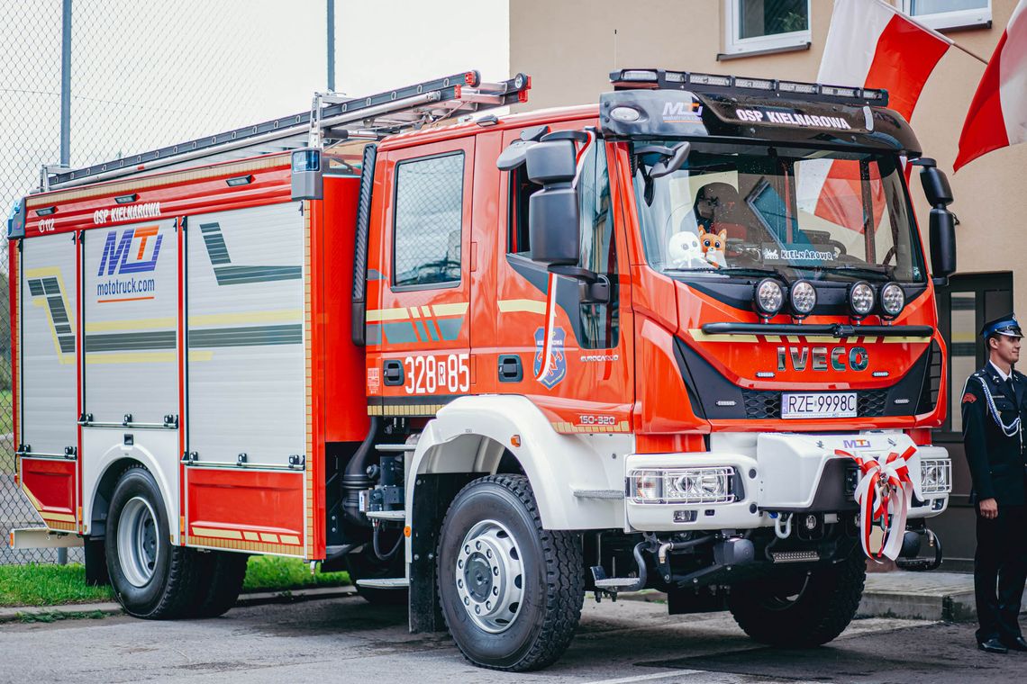 Pożar szkoły w Rzeszowie na ul. Budziwojskiej. Szybka akcja strażaków uratowała budynek