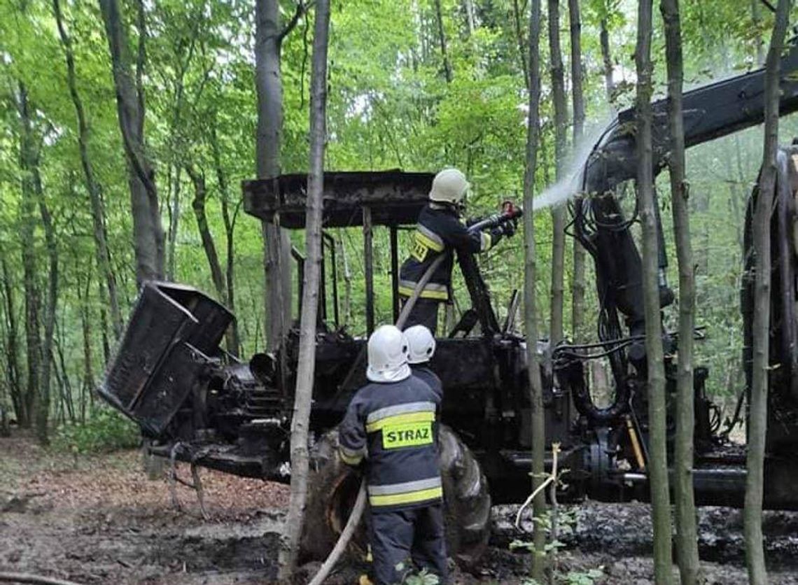 Pożar traktora leśnego w Stobiernej [FOTO]