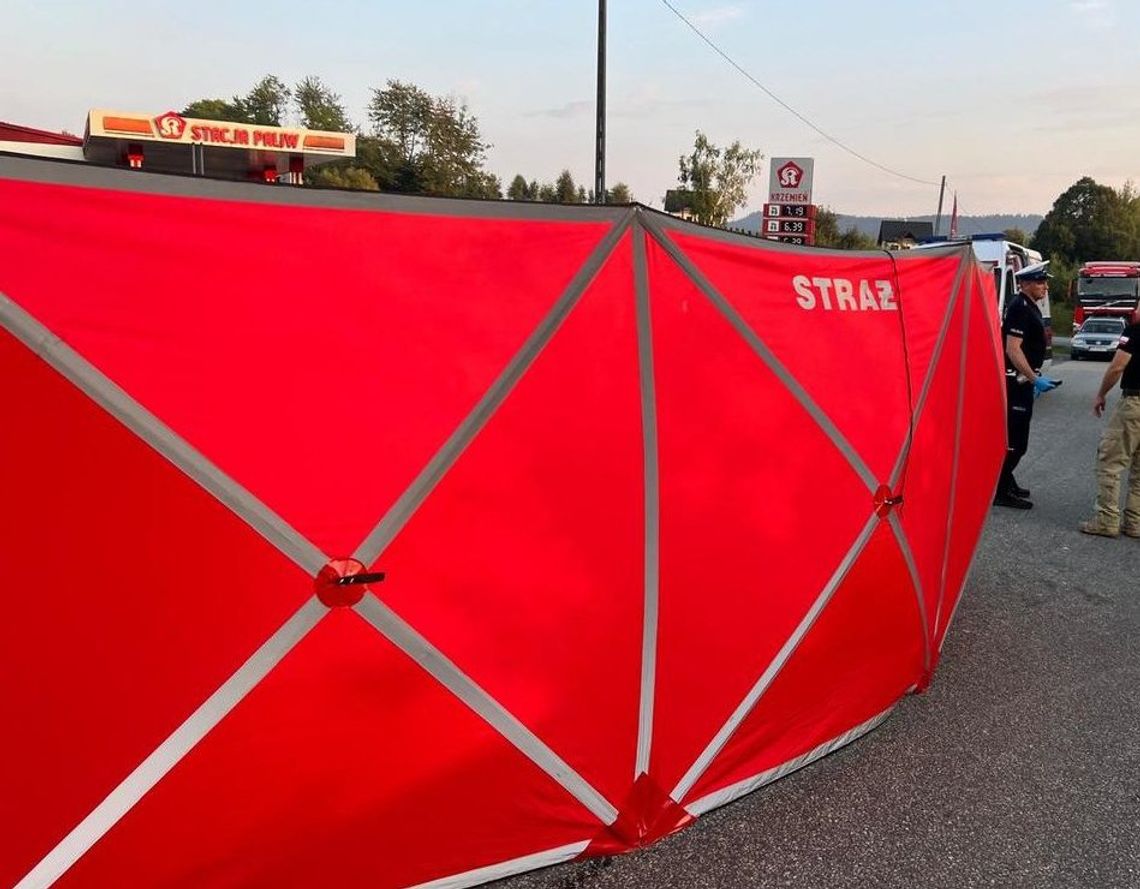 Pożar w samym centrum Rzeszowa! Audi zapaliło się pod okrągłą kładką Pożar w samym centrum Rzeszowa! Audi zapaliło się pod okrągłą kładką