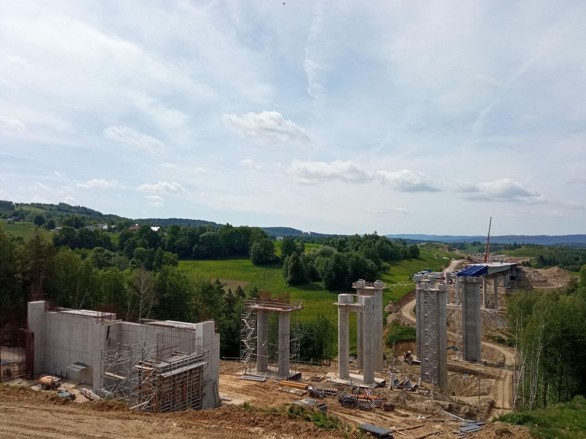 Prace przy budowie S19 Babica-Jawornik zaawansowane niemal w 50 proc.