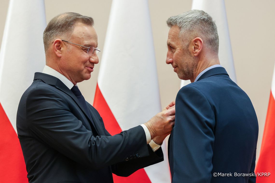 Prezydent Duda wręczył odznaczenia za działalność społeczną i samorządową