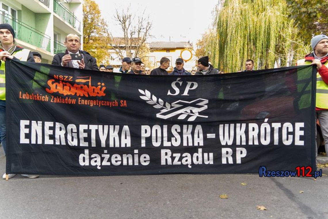 Protest pracowników PGE Obrót w Rzeszowie przeciwko łamaniu praw [FOTO]