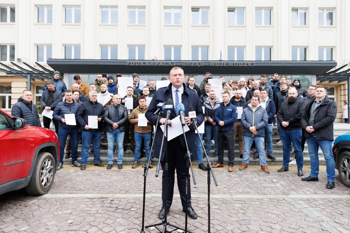 Protest przedsiębiorców w Rzeszowie: „Czyste Powietrze” z wielomilionowymi zaległościami