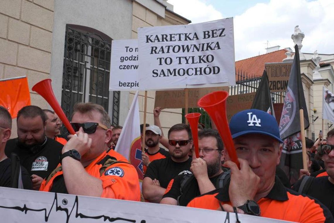 Protest ratowników medycznych w Rzeszowie [FOTO]