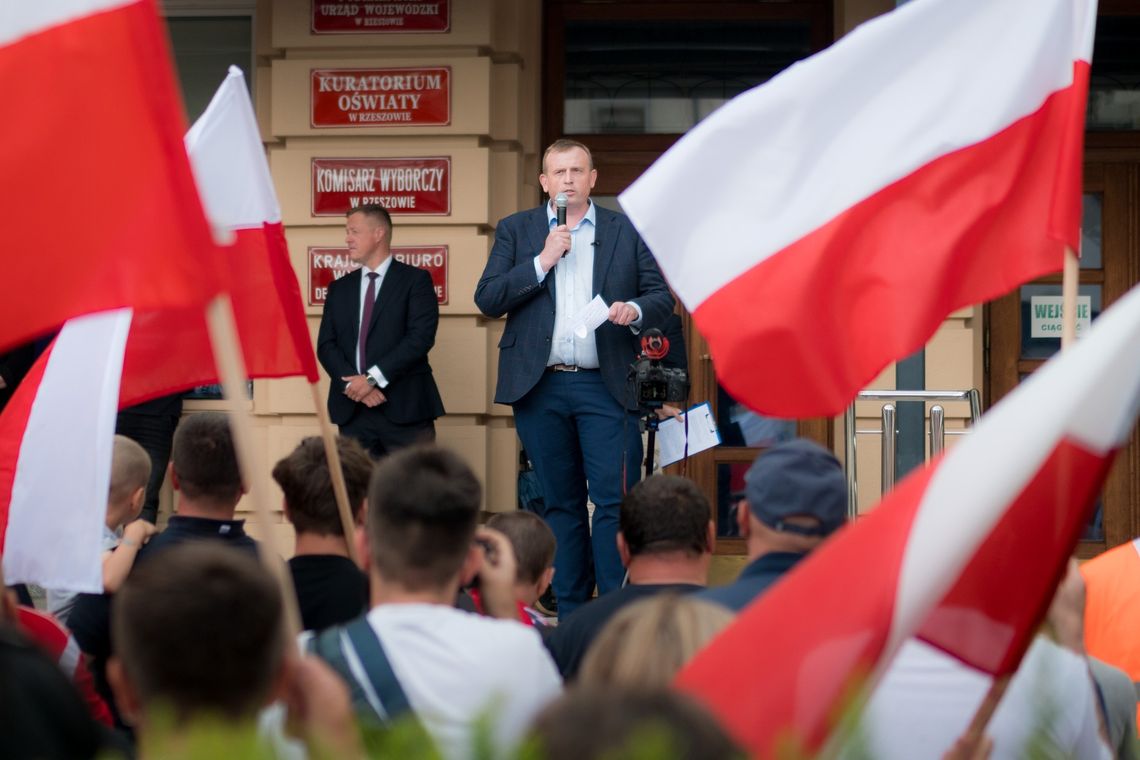 Protest "Stop imigracji!" w Rzeszowie. Politycy Konfederacji: "Polska musi pozostać państwem narodowym"