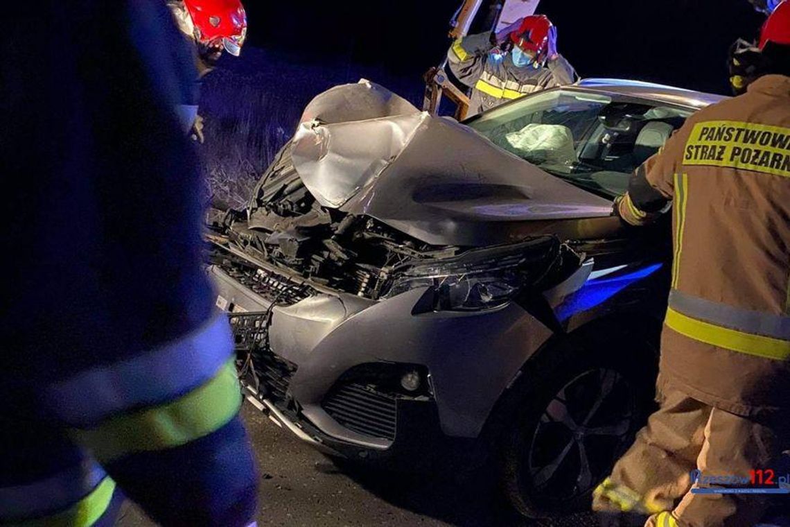 Przędzel. Auto osobowe zderzyło się z traktorem