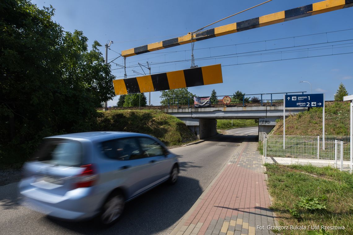 Przejazd łączący ulice Warszawską i Miłocińską zamknięty na czas remontu wiaduktu