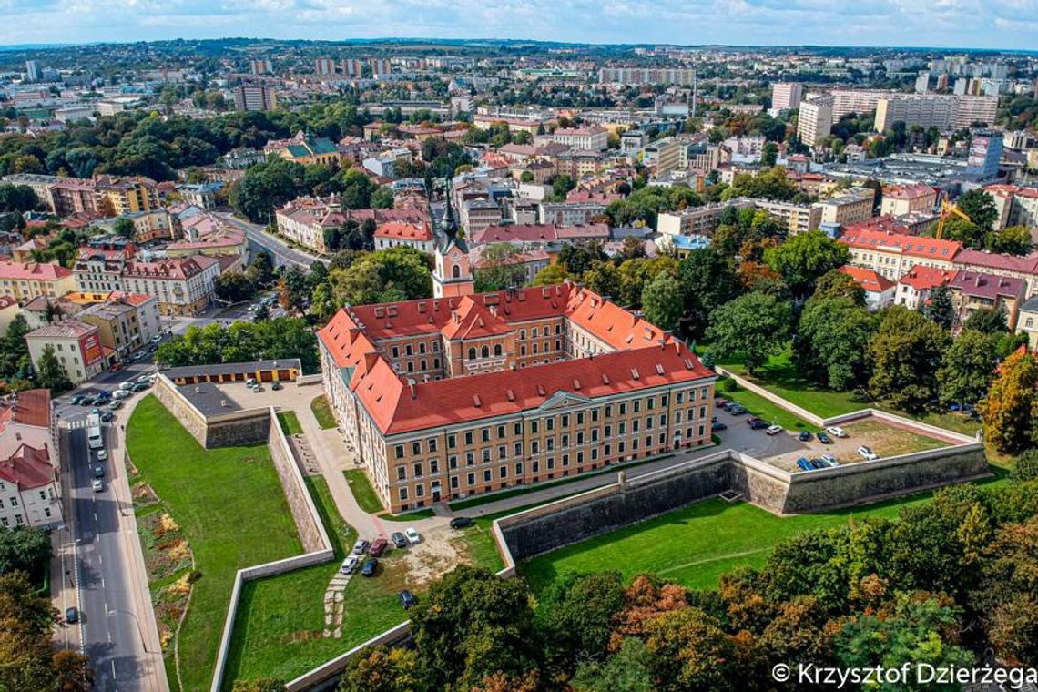 Przypominamy. Od dzisiaj Rzeszów w strefie żółtych powiatow