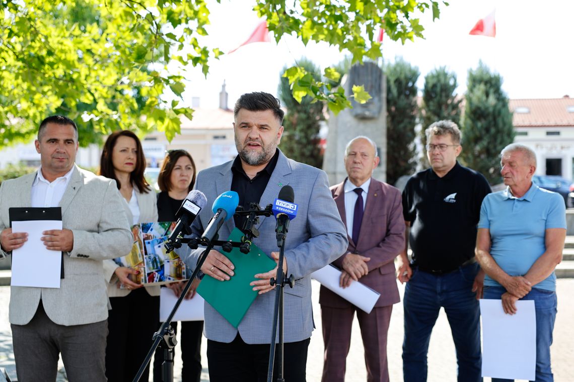 PSL po referendum w powiecie kolbuszowskim: "Dziedzic zaprasza Buczka na korepetycje" PSL po referendum w powiecie kolbuszowskim: "Dziedzic zaprasza Buczka na korepetycje"