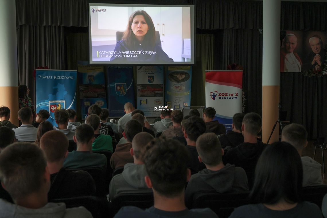 Psychologowie ruszyli do szkół. W powiecie rzeszowskim uczą, jak rozpoznać kryzys Psychologowie ruszyli do szkół. W powiecie rzeszowskim uczą, jak rozpoznać kryzys