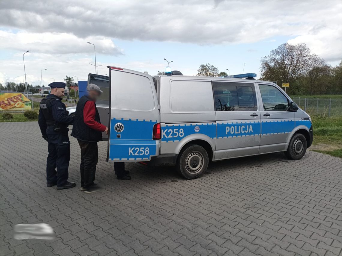 Rajd pijanego 68-tka: Uderzył w radiowóz, wjechał na chodnik... A to nie koniec!