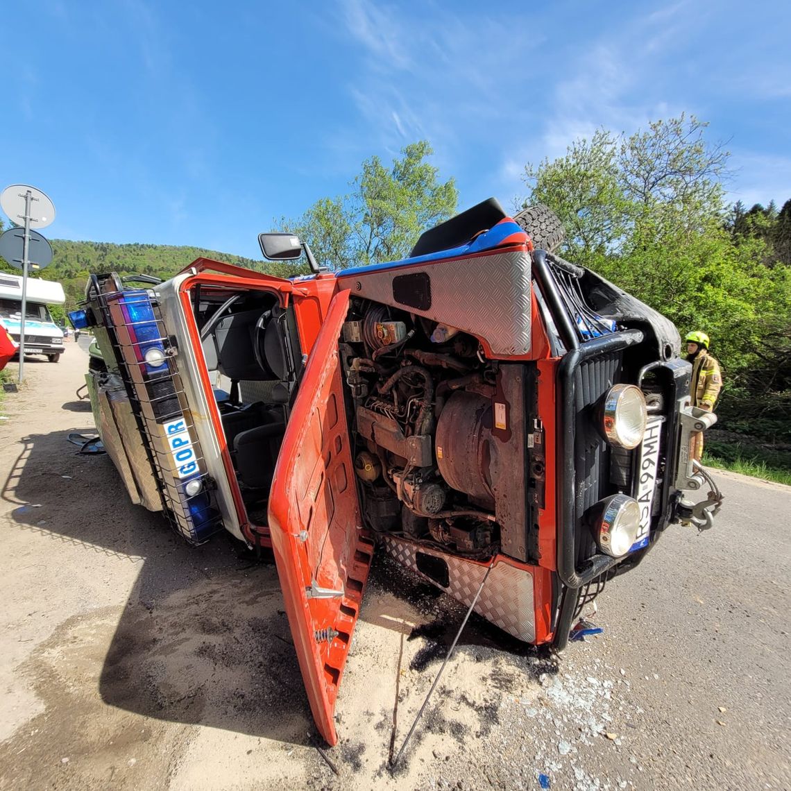 Ratownicy bieszczadzkiego GOPR ranni po wypadku drogowym
