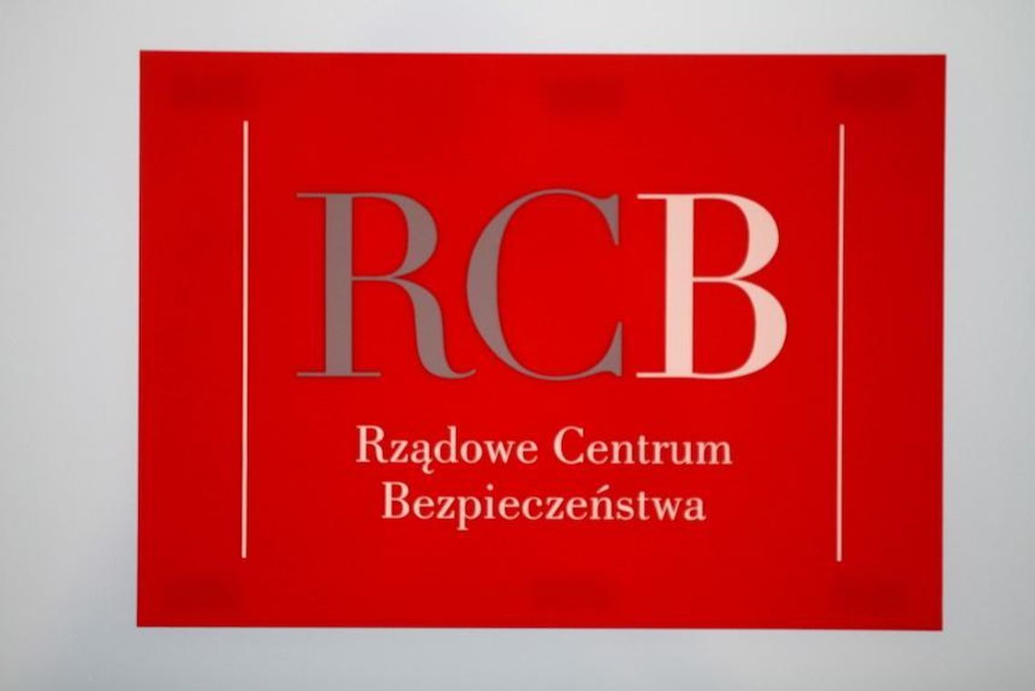 RCB: alert z ostrzeżeniem o gwałtownych burzach i silnym wietrze