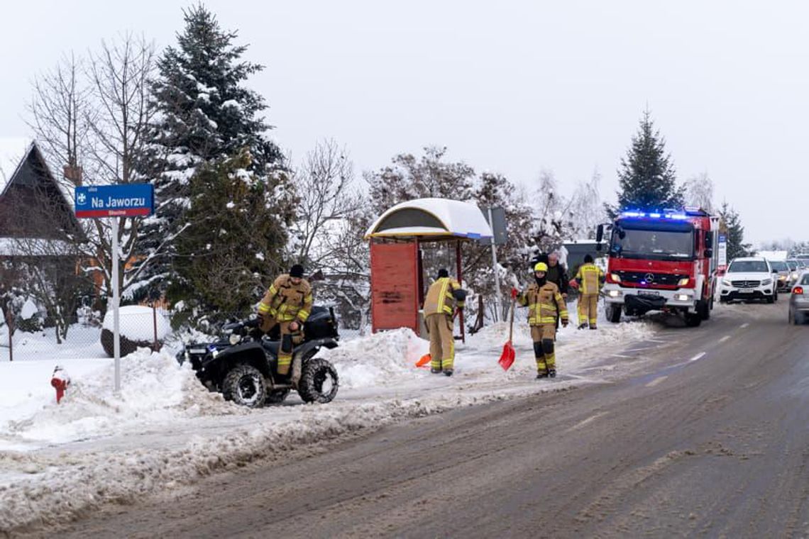 Rekordowe opady śniegu. Rzeszów odśnieżali strażacy