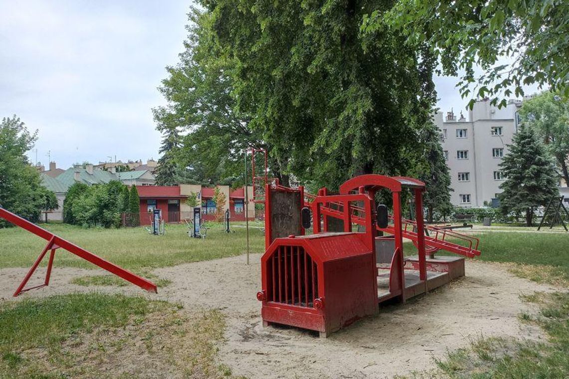 Rewitalizacja Ogródka Jordanowskiego w centrum Rzeszowa. Jest wykonawca