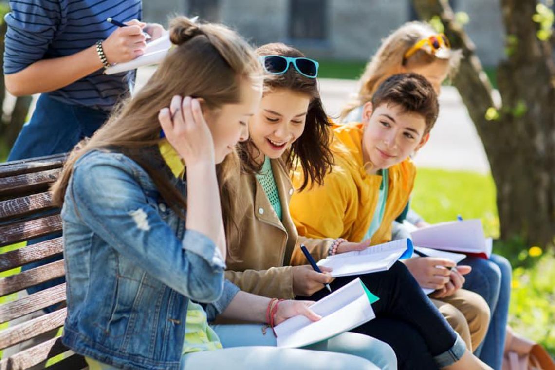 Równe szanse dla uchodźców: Fundacja Rozwoju Systemu Edukacji z programami nastawionymi na integrację Równe szanse dla uchodźców: Fundacja Rozwoju Systemu Edukacji z programami nastawionymi na integrację