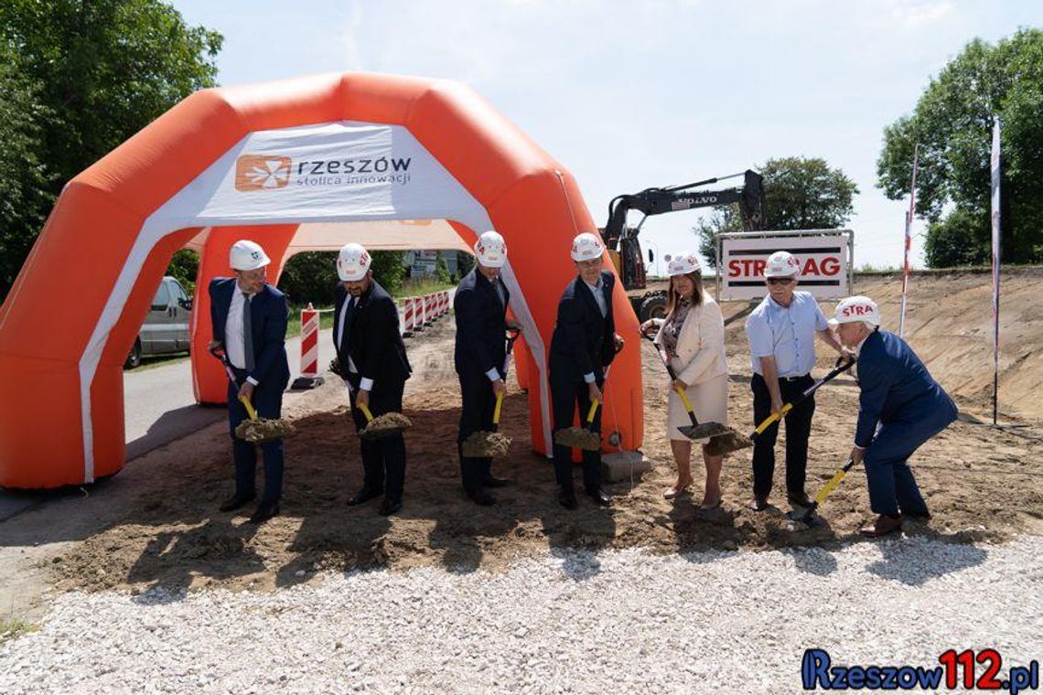 Rozbudowa ulicy Warszawskiej rozpoczęta. Powstaną cztery pasy ruchu do węzła autostrady A4 [FOTO]