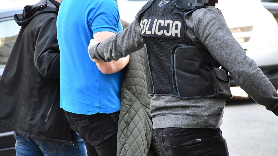 Rzeszów. Bez powodu zaatakował przechodnia łamiąc mu nogę. 46-latek zatrzymany Rzeszów. Bez powodu zaatakował przechodnia łamiąc mu nogę. 46-latek zatrzymany