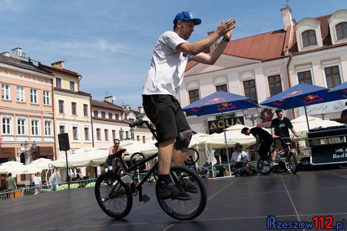 Rzeszów Bike Festival. Na rynku zaprezentowano spektakularne sztuczki [FOTO]