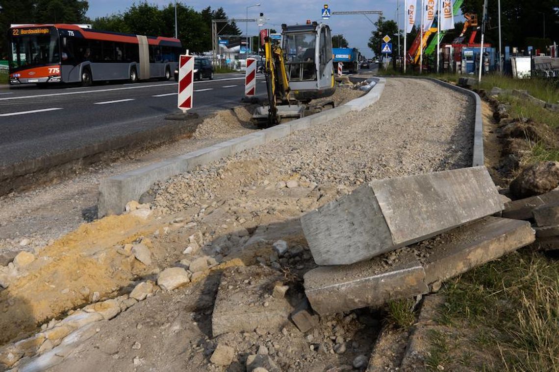 Rzeszów. Nowe wiaty przystankowe na kolejnych ulicach