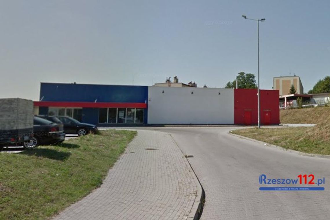 Rzeszów. Pod ciężarem śniegu zawalił się dach hali przy dawnym Tesco