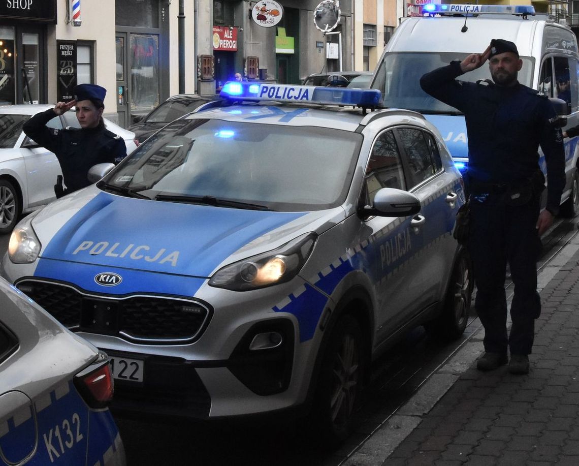 Policjanci z Rzeszowa oddali hołd zmarłemu koledze [WIDEO]