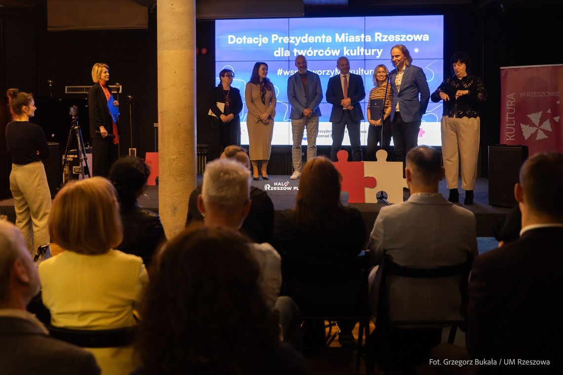 Ceremonia rozdania dotacji dla organizacji pozarządowych