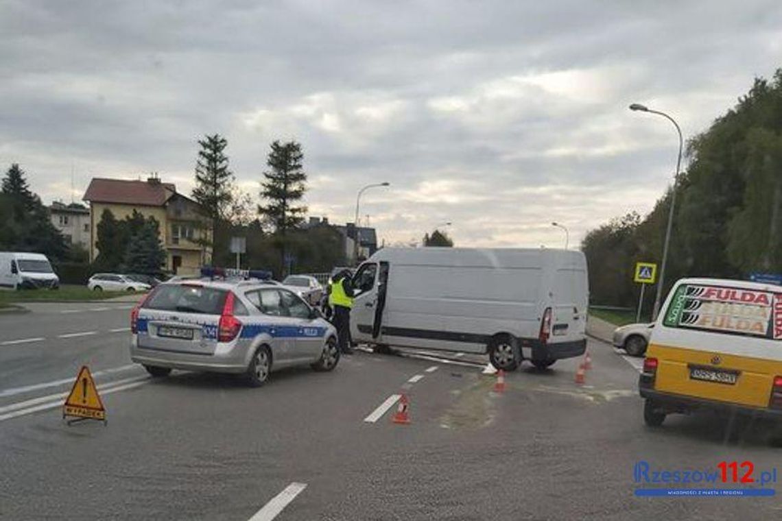 Rzeszów. Zderzenie renault z volkswagenem