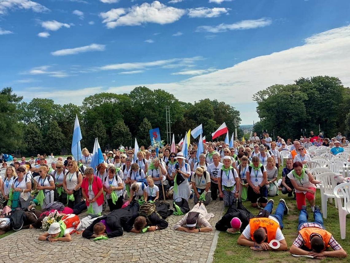 Rzeszowscy pielgrzymi dotarli w niedzielę na Jasną Górę [ZDJĘCIA]