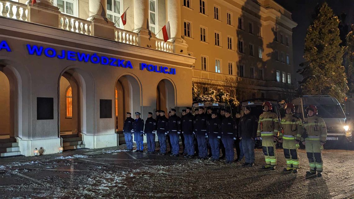 Rzeszowscy policjanci oddali hołd zmarłym kolegom z Wrocławia [FOTO,WIDEO]