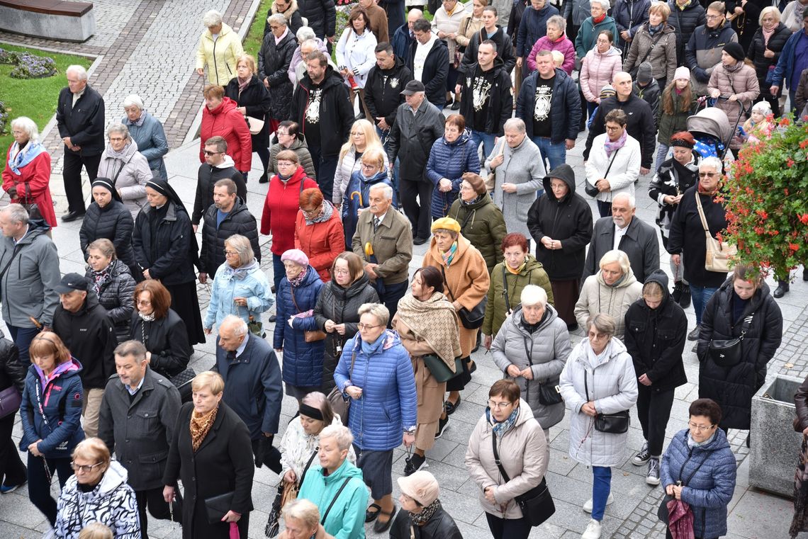 Rzeszowska Procesja Różańcowa przeszła ulicami miasta [ZDJĘCIA]