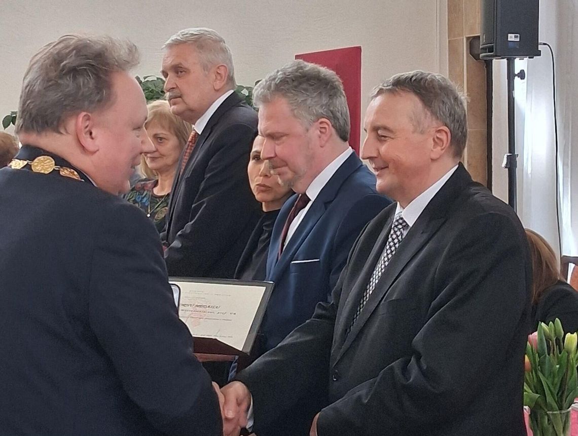 Rzeszowski historyk uhonorowany Srebrnym Medalem Uniwersytetu Preszowskiego