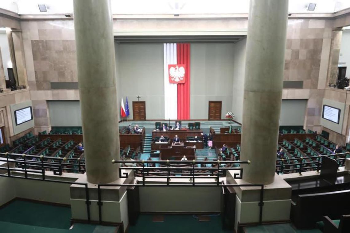 Sejm: opozycja przeciw ustawie o wydłużeniu kadencji samorządów