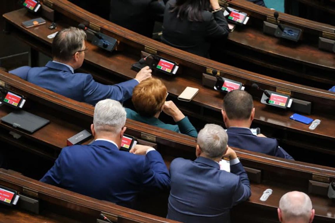 Sejm przyjął ustawę, która wydłuża kadencje samorządów do 30 kwietnia 2024 r.