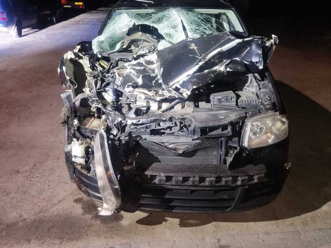 Sekundy od dramatu. 51‑latek po alkoholu wjechał w rolniczy pług