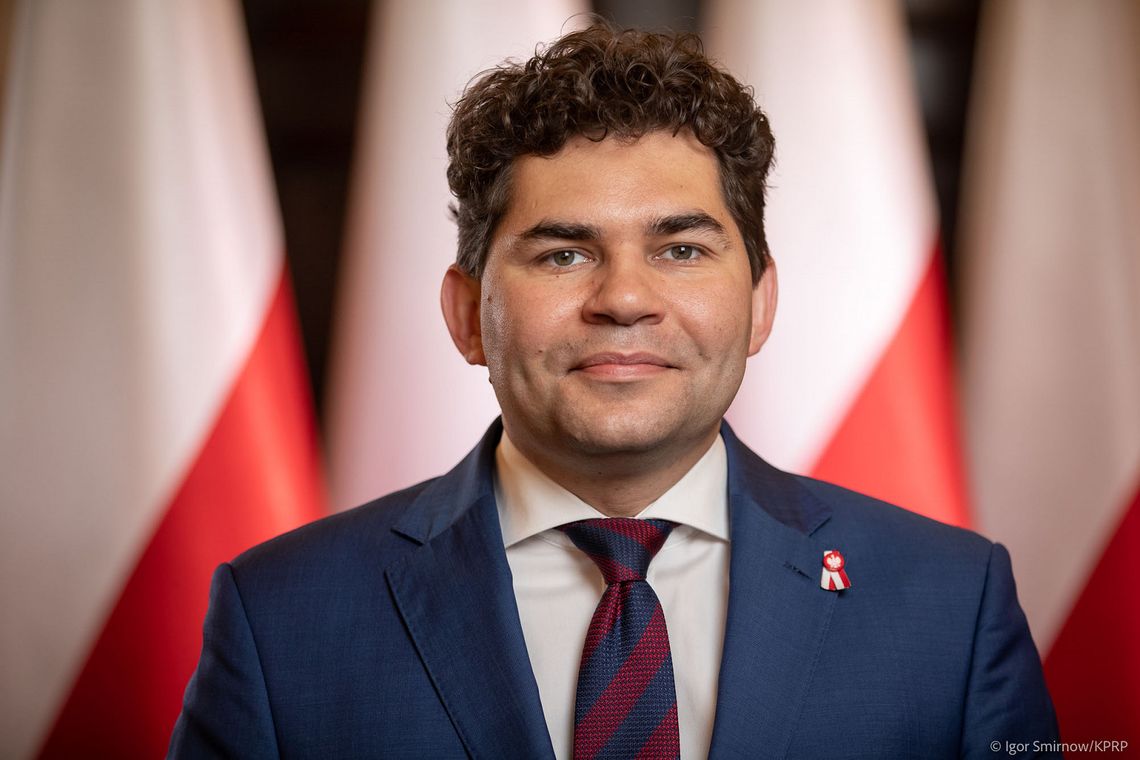 Lucjusz Nadbereżny - premier - pis