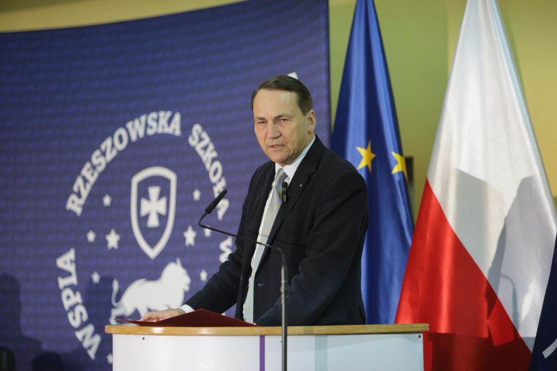 Sikorski: apetyt Rosji na wojnę nie osłabł; jej wydatki wojskowe rosną