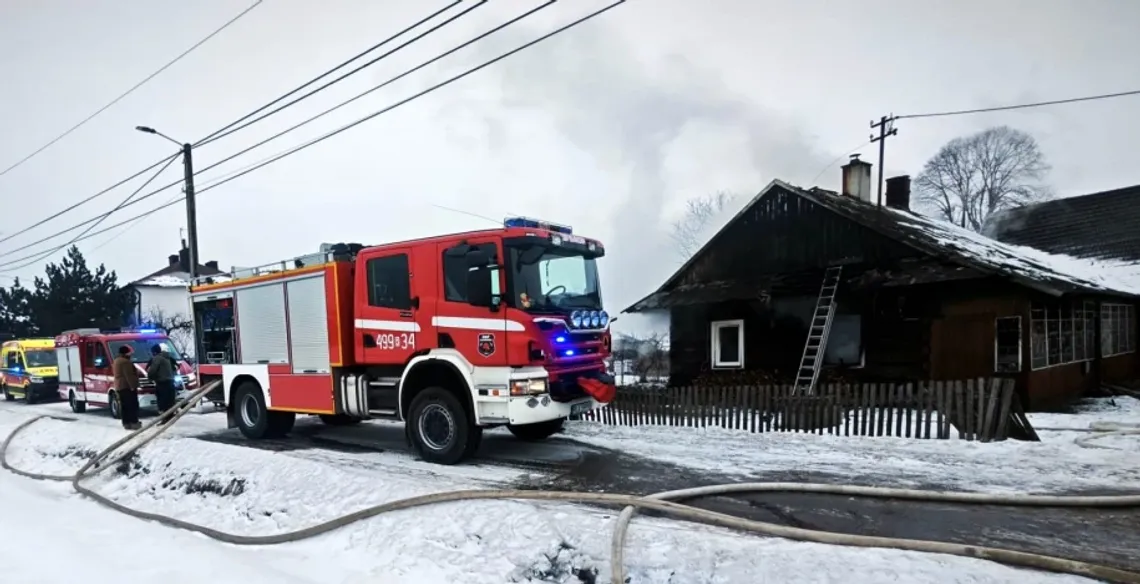 Śmiertelny pożar domu jednorodzinnego w Markowej. Nie żyje 70-letnia kobieta