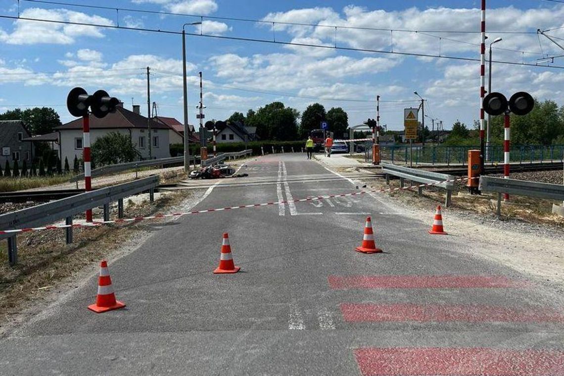 Śmiertelny wypadek na przejeździe kolejowym. Nie żyje motocyklista