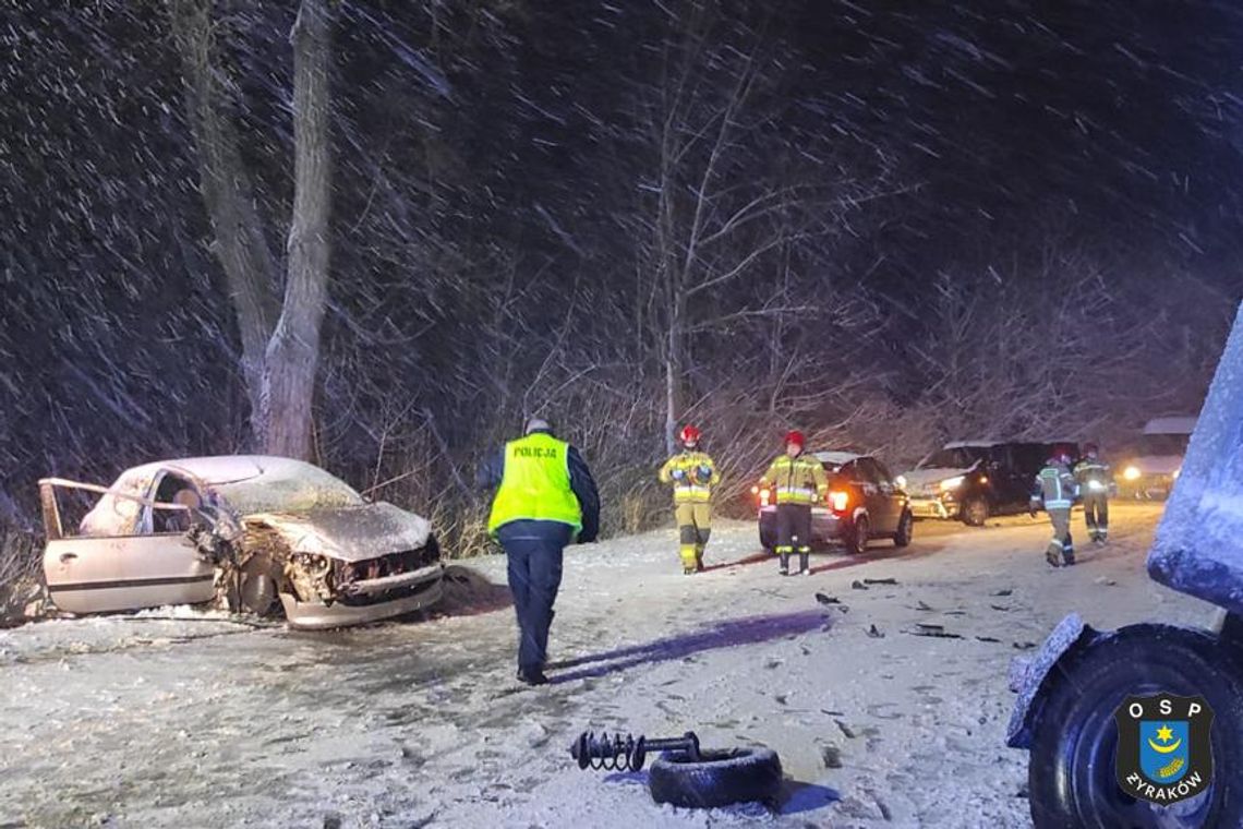 Śmiertelny wypadek w Górze Motycznej. TIR uderzył w osobówkę, 67-letnia kobieta zginęła na miejscu [FOTO]