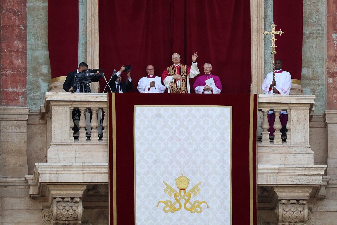 Stolica Apostolska opublikowała oficjalne zdjęcie papieża. Każdy może je pobrać i wydrukować