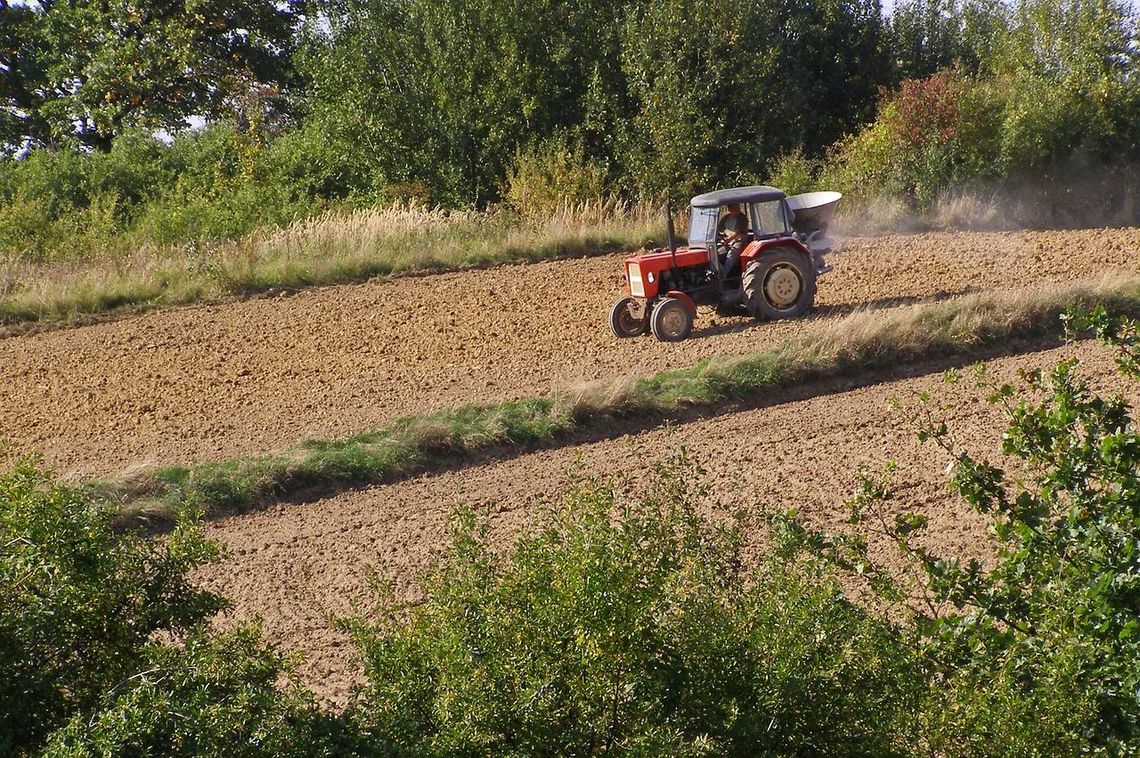 Stracił panowanie nad traktorem. Zginął na miejscu