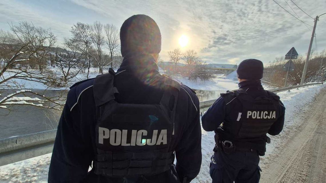 Strzyżowscy policjanci patrolują zbiorniki wodne i przypominają o zasadach bezpieczeństwa