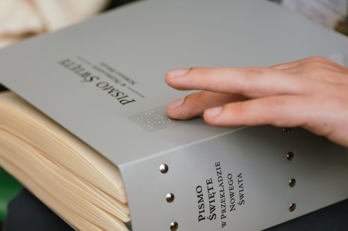Świadkowie Jehowy ogłosili wydanie kompletnej Biblii w polskim brajlu Świadkowie Jehowy ogłosili wydanie kompletnej Biblii w polskim brajlu