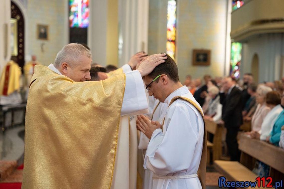 Święcenia kapłańskie w Diecezji Rzeszowskiej. Przywitano 11 nowych duchownych