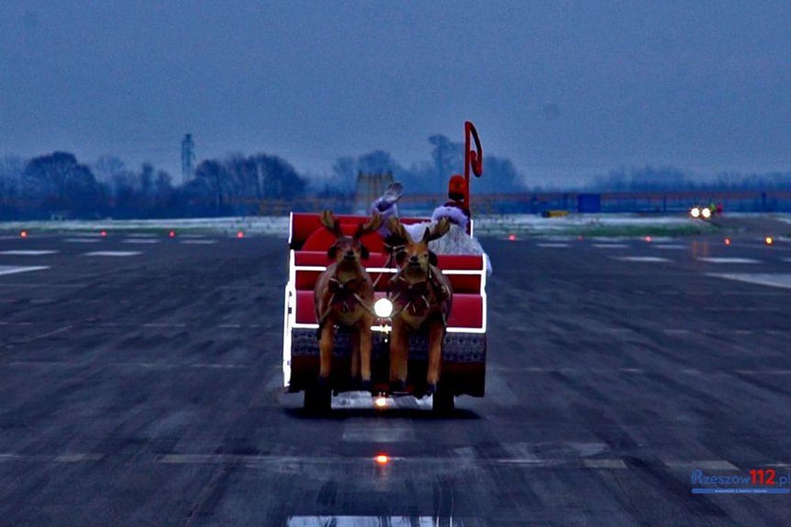 Święty Mikołaj wylądował na lotnisku w Jasionce